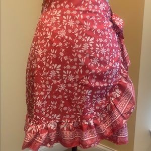 Adorable wrap skirt.  Very flattering & comfy! S